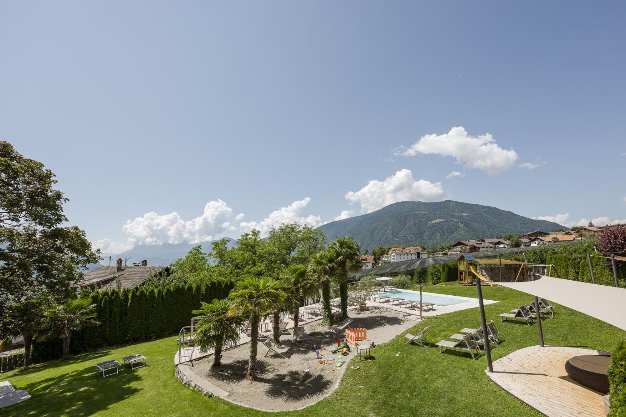 Отель Landsitz Stroblhof Тироло Экстерьер фото
